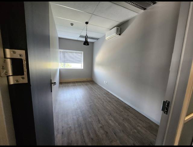 624M² OFFICE TO LET IN VORNA VALLEY